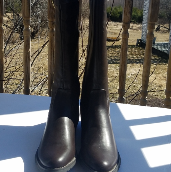 Boots - Picture 3 of 5